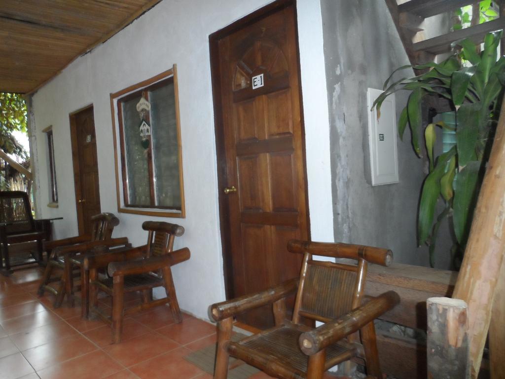 Victoria Guest House And Cottages Puerto Princesa Ngoại thất bức ảnh