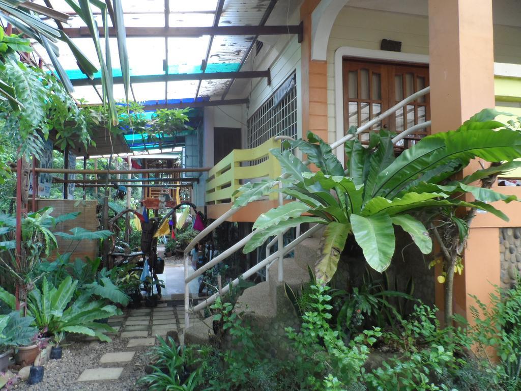 Victoria Guest House And Cottages Puerto Princesa Ngoại thất bức ảnh
