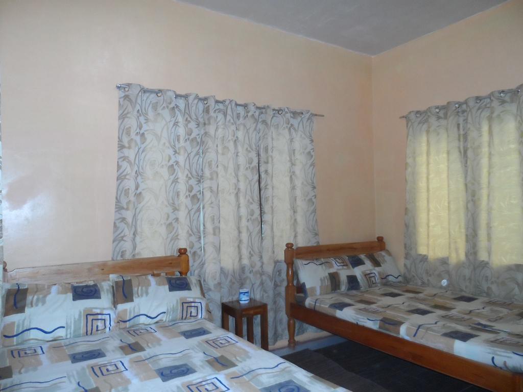Victoria Guest House And Cottages Puerto Princesa Ngoại thất bức ảnh